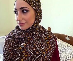 Hijab'daki Arap Kadın Büyük Adamla Seks Yaptı