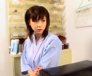 Nätti Teini Aki Hoshino vierailee Sairaalassa tarkistusta varten