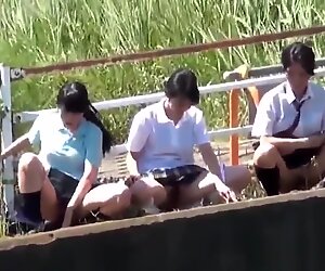 Ungezogen japan teenies pinkeln