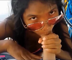 Hd kleine thailändische Teenies Heidekraut tief Deepthroats ### Cumshot auf Schiff