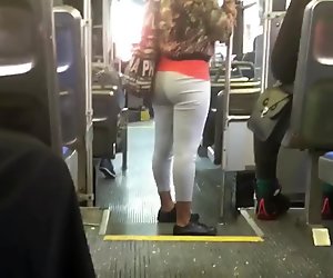 Đẹp mông trên xe buýt