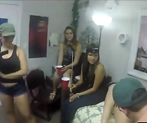 Teens college party ends in groupsex with blowjobs