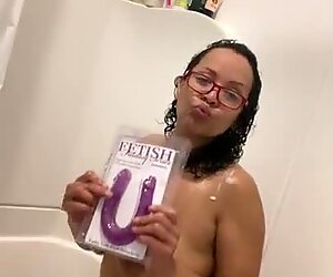 Anna Maria Mature Latina Shaving in the shower
