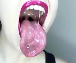 Huulipuna päällystetty suu fetissi