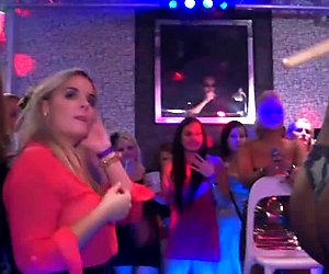 Mamalhuda amador bébé folla stripper in real clube