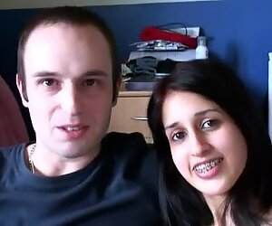 Indias muchacha zarina mashood hace un video de sexo oral caliente con su novio