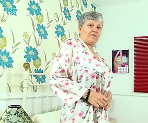 British granny Savana loves a good dildo fuck