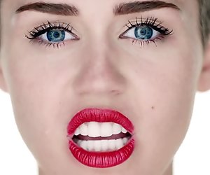 Miley Cyrus dans la boule de wreckin